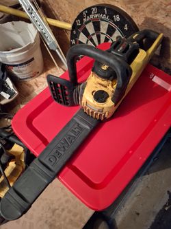 Dealt cordless chainsaw