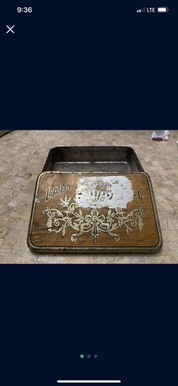 Old Lady Churchill Pocket Humidor Tin