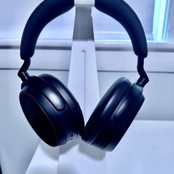 White Stand for Headphones, Video Game Controllers, etc.