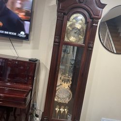 Grandfather clock ( standing) 