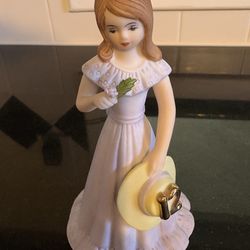 Vintage 1982 Enesco age 12 brunette, porcelain figurine from the growing up girls collection