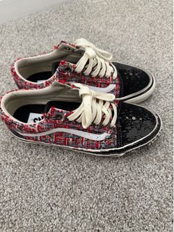 The Vans Premium Old Skool Charms Red Black