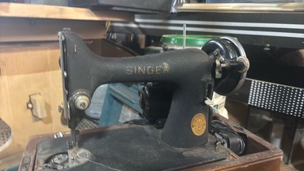 Sewing machine Singer