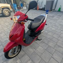 2010 Honda Elite Scooter low miles 10,573  OBO