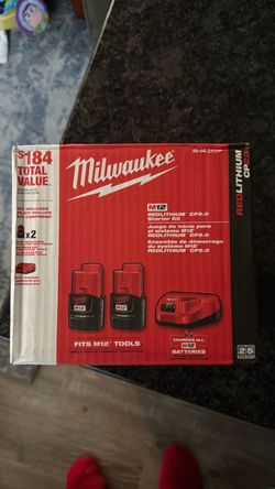 Milwaukee 48-59-2420P REDLITHIUM CP20 M12 REDLITHIUM™ CP2.0 Starter Kit Juego de inicio para el sistema M12 REDLITHIUM" CP2.0 Eusemble de démarrage lu