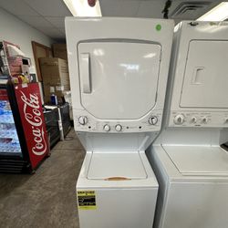 Kenmore Stock Unit with Agitator/ Washer and Dryer Combination/ White