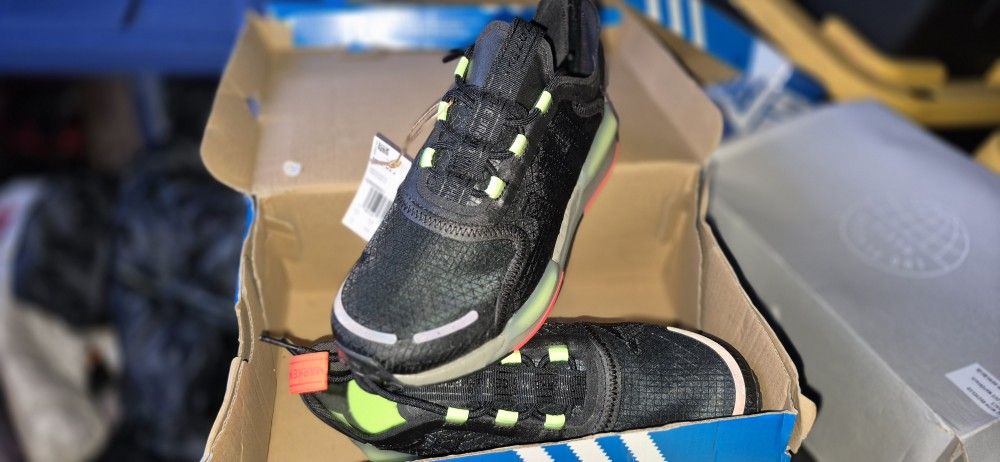 New Boys Adidas Size 6