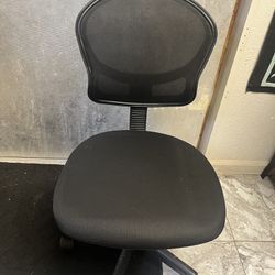 Medium Office Rolling Chair 
