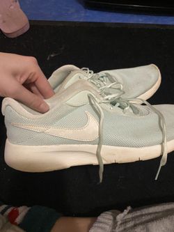 Nike mint green gym shoes 