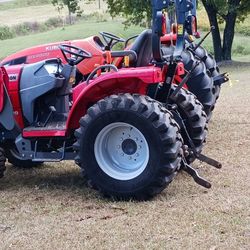 Massey Fergusen Tractor Front End Loader