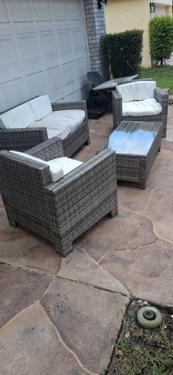 Beautiful😍 4pc Outdoor Furniture sofa set & side chairs coffee table & cushions pool deck spa patio