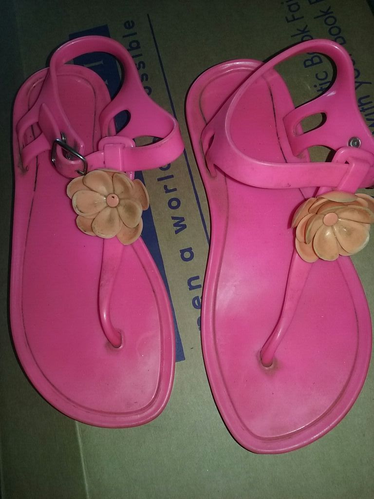 Girls size 1 sandals just $3 EUC