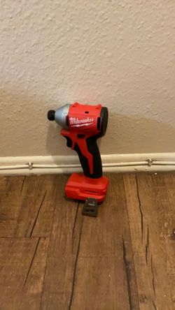 Milwaukee 18V Brushless 1/4” Hedge Impact Driver