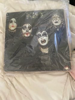Kiss vinyl record