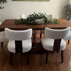 Dining Room Table & Chairs