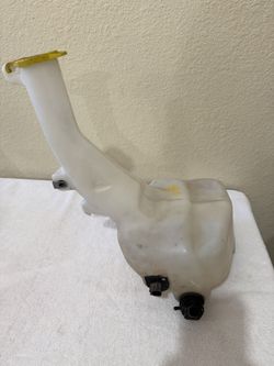 2011-2023 CHRYSLER 300   WIPER  RESERVOIR 