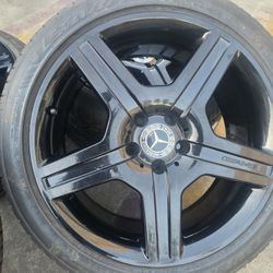 AMG OEM 19" Staggerd MERCEDES BENZ E350 Glossy Black & NEW Tires 