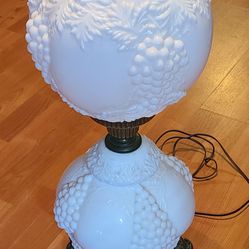 Vintage FENTON White Milk Glass Gone With The Wind Lamp.  Leaves/Grapes
