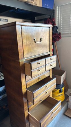 Gentleman Chest
