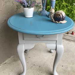 Nice Oval Side Table In Teal And Grey 