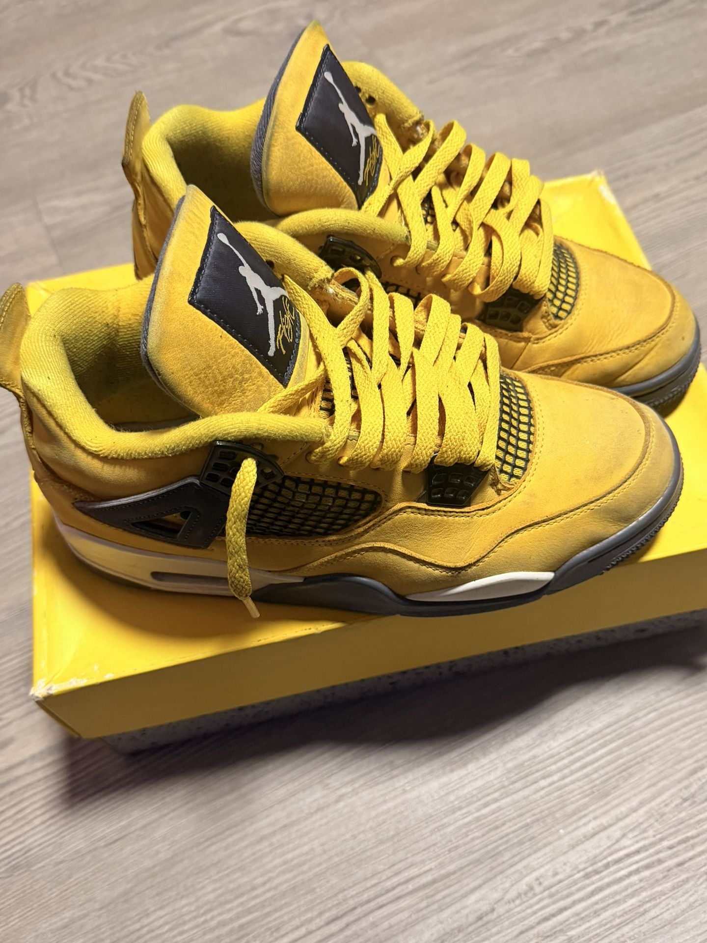 Air Jordan 4 Lightning Used Size 8.5