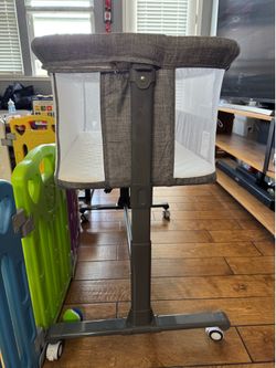 Kinder King Baby Bassinet Bedside Sleeper, Adjustable Heights, Grey