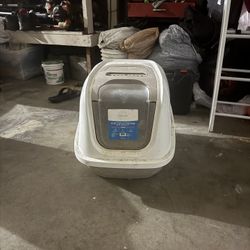 Cat litter box