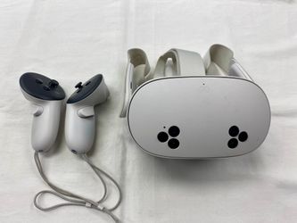 Meta Quest 3S VR Headset Model P97 With Two Controllers White/Black 128 GB