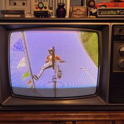 1983 Zenith 19” CRT TV (Y1908W)