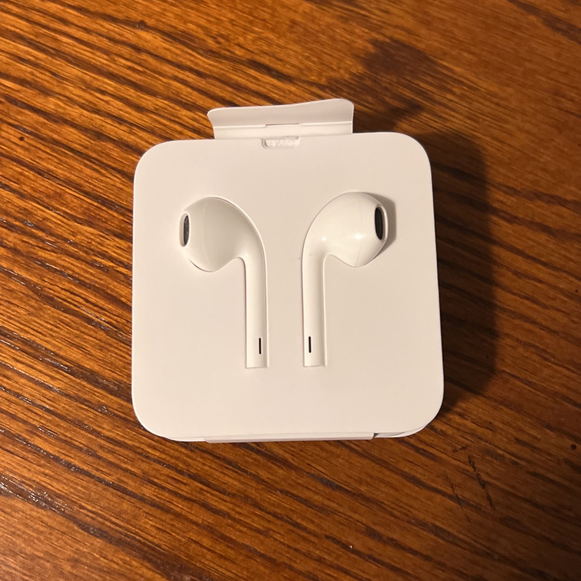 New Apple Earbuds With Microphone (wired)