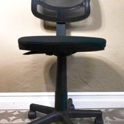 Black Adjustable Computer Chair with Comfortable Seat