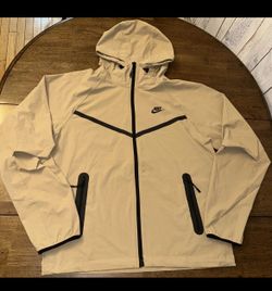 Nike ACG Men's S-Tall Windbreaker Jacket Brand New with Tags Size: S-Tall Color: Cream #outdoor #techwear