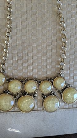 Pearl colored necklace