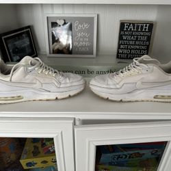 Nike Air Max. White. 