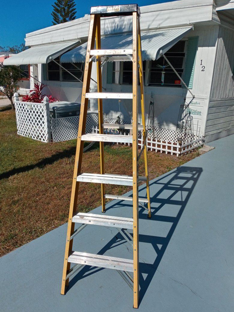 Stanly 7 Foot Fiberglass Step Ladder