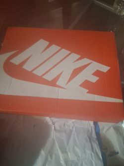 Nike court borough mid 2 (gs) size 4 to 5 in girls size