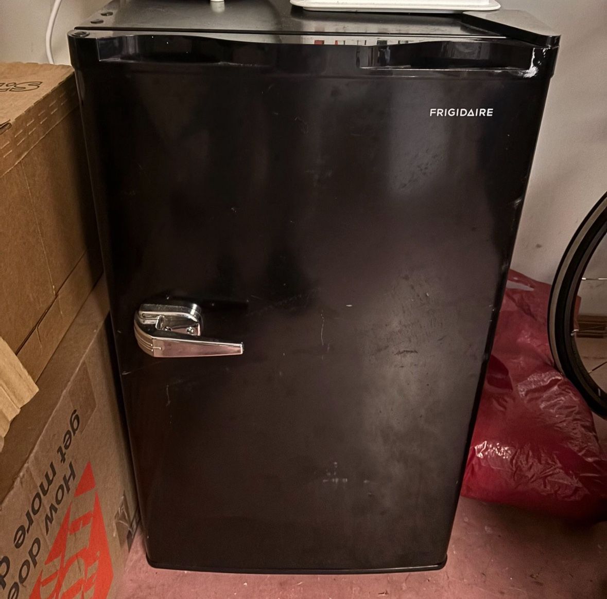 LOW PRICE MOVING- RETRO STYLE MINI FRIDGE