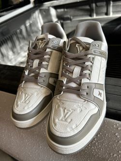 Fashionable Sneakers 