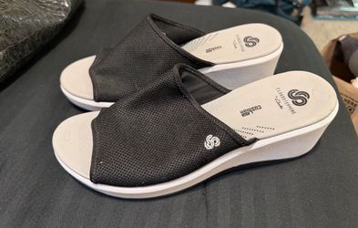 Women's Clarks Sandals Size 9