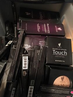 Makeup/Younique partial inventory 30% off!