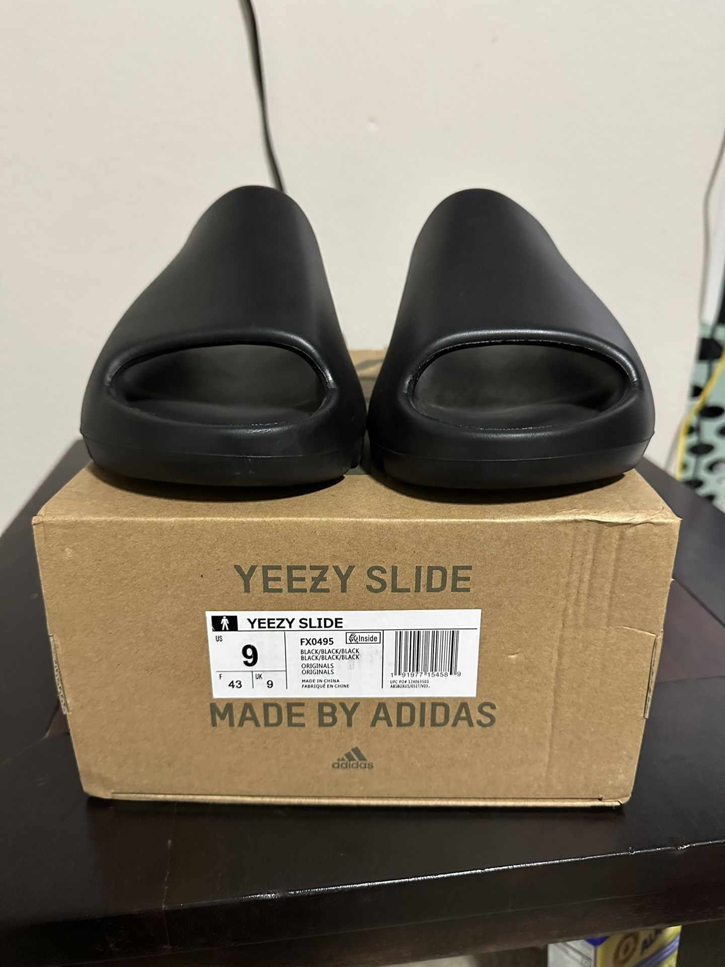 Onyx Yeezy Slides, Size 9