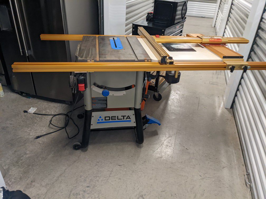 Delta Table Saw w/ Incra Fence, Router Table, Router for Sale in Newark, NJ  OfferUp