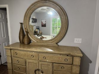 Beautiful Dresser ***$60***