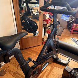 Peloton bike with swivel screen