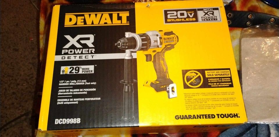 DeWalt Max XR Power Detect Drill