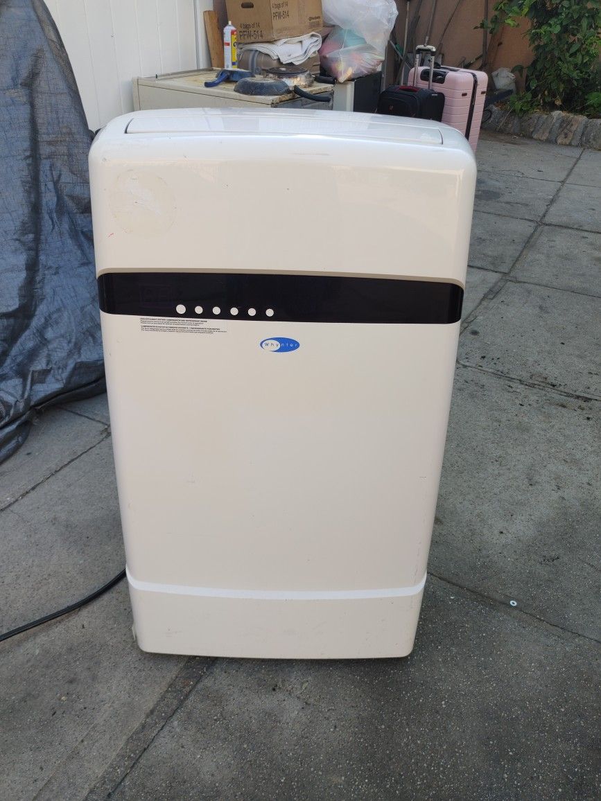 Whynter Air Conditioner In Excellent Condition. " No Hoses"