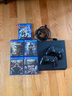 PS4, 2 controllers, 5 games