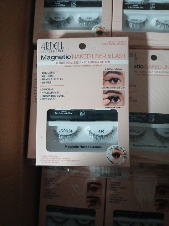 STUNNING LASHES FOR YOU WOMAN GIVE ME AN OFFER OR SELL SEPARATELY