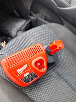 Milwaukee M12 Battery Charger with Battery