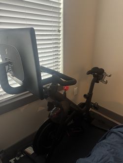 2023 Peloton Bike Plus Excellent Condition 0-50 Rides - Nashville, TN